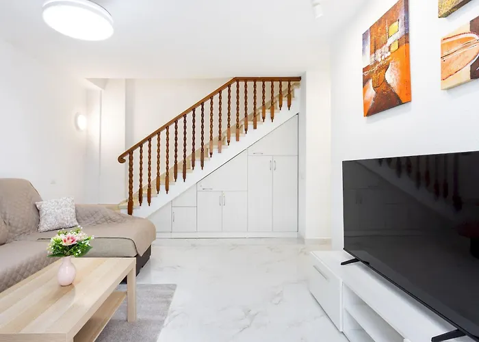 Home2book Family With Pool Near