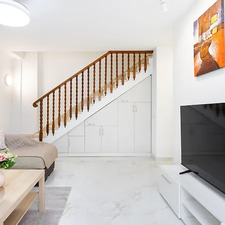 Home2book Family With Pool Near