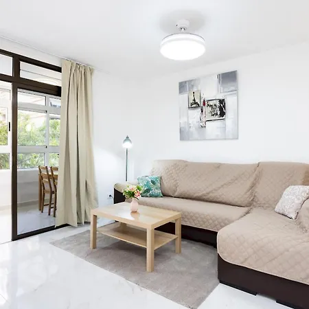 아파트 Home2book Family With Pool Near