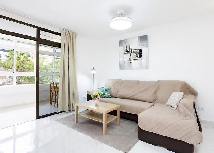 아파트 Home2book Family With Pool Near