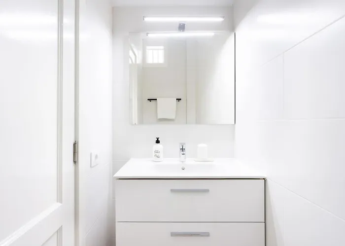 아파트 Home2book Family With Pool Near