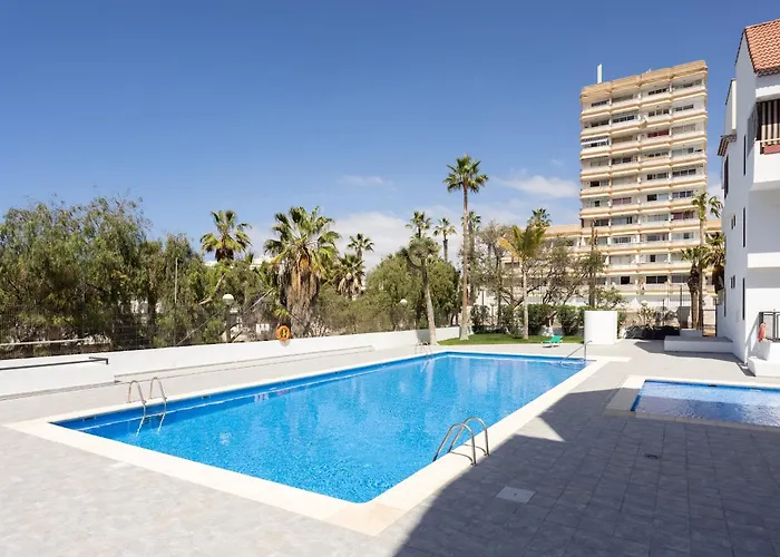 Home2book Family With Pool Near Apartmán